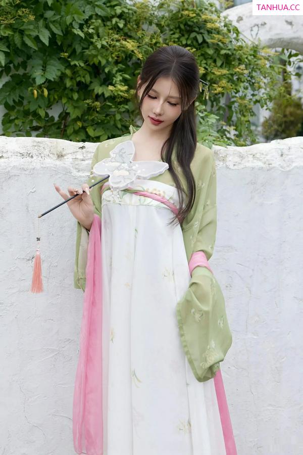 尹甜甜  [XiuRen]高清写真图 2025.09.30 No.10834 尹甜甜sunny 性感汉服第3张图片